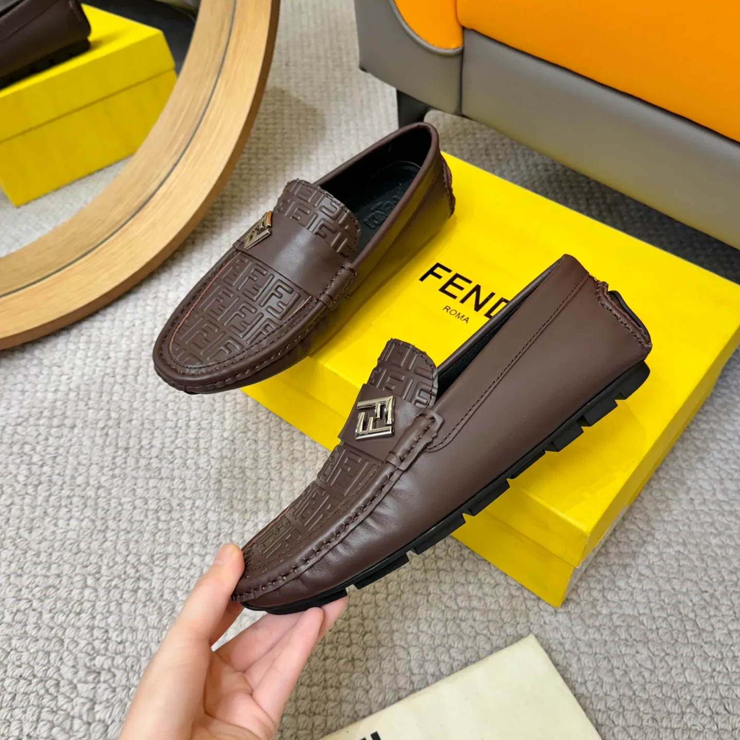 Men's shoes 💰420 [FENDI Fendi] 2⃣️0⃣️2⃣️5️⃣New Milan men's fashion lazy catwalk style ✅ fashionable casual beanie shoes, imported calfskin fabric, super smooth texture, sweat-absorbent and breathable, (sheepskin lining). Metal LOGO on the shoe body, Medusa avatar, irregular avatar, high-end craftsmanship logo✅ French Loft set foot design style 👟Low-key and elegant, great on-foot effect... Men's shoe size: 38-46 (4-12)